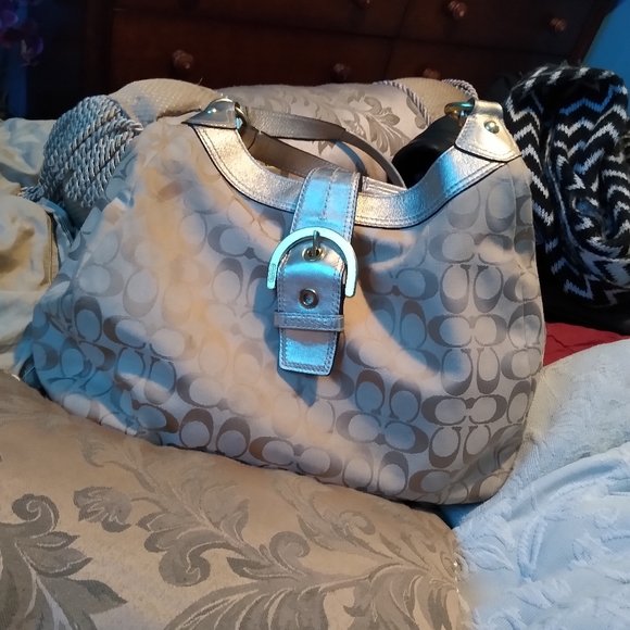 Purses - Picture 4 of 7